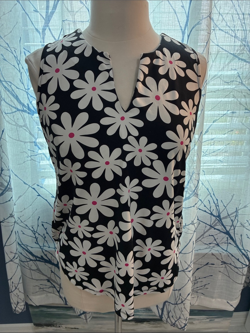 Lulu-B sleeveless Black Daisy Print Keyhole Top - White & Pink Floral
